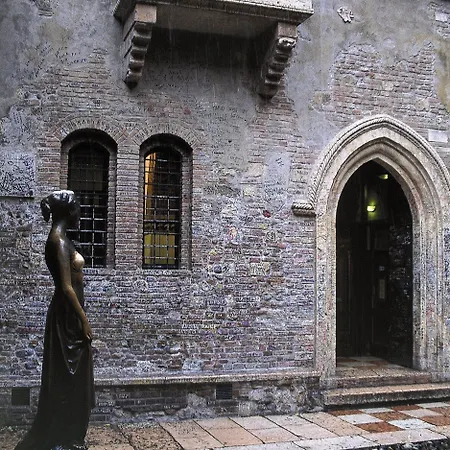 Guest house Escalus Luxury