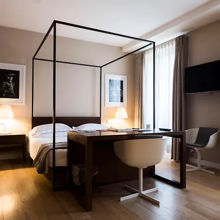 Escalus Luxury