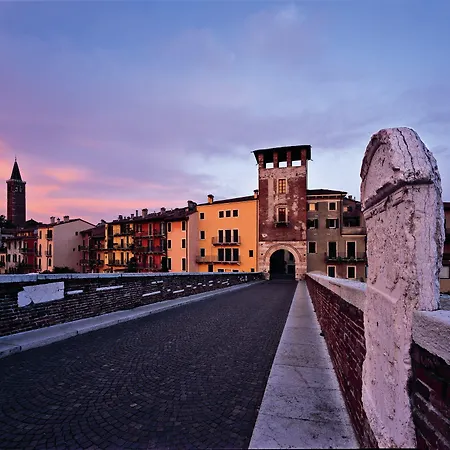 게스트하우스 에스칼루스 럭셔리 스위트 4*