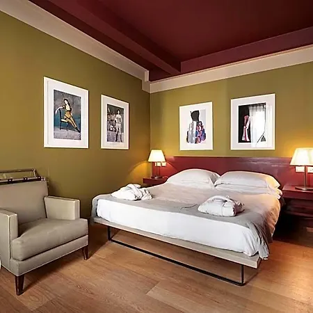 Πανσιόν Escalus Luxury 4*