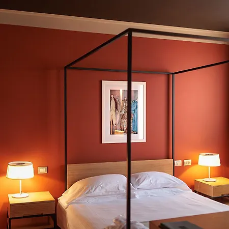 Πανσιόν Escalus Luxury 4*