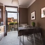 Escalus Luxury בית הארחה 4*