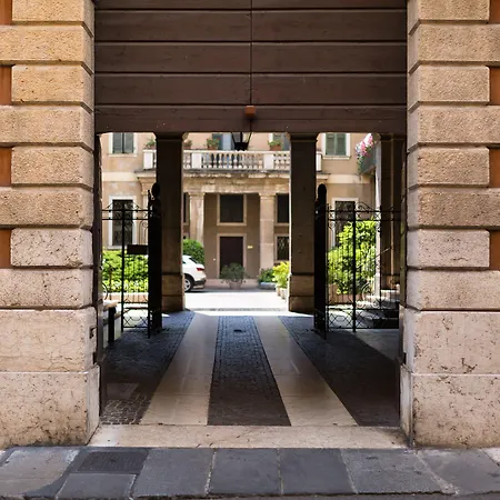 Escalus Luxury 4* Verona