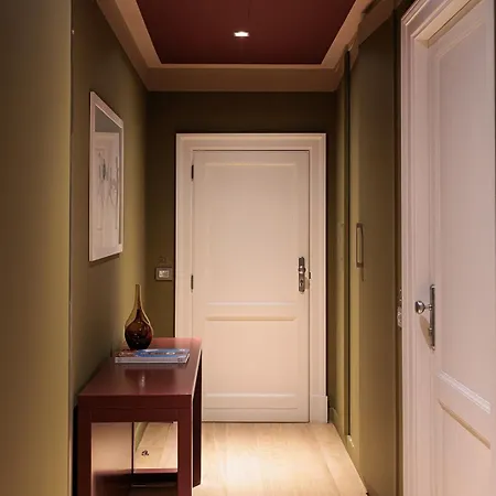 בית הארחה Escalus Luxury 4*